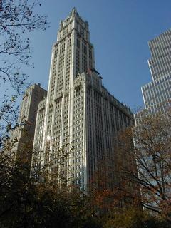 Woolworth Building<br>Location: <a href="https://www.google.com/maps/search/?api=1&query=40.71262,-74.00654" target="_new">City Hall Park</a>